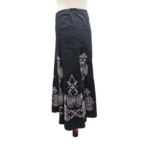 Sunny Leigh Full Midi Skirt Black With Embroidered‎ Light Pink Design Size 8 - Picture 4 of 10